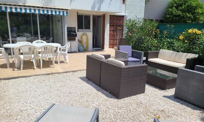 Cassis Apartment | LOVELY APART 2 BEDROOMS FOR 5-GARDEN GARAGE NEAR BEACHES PORT AND CITY CENTER