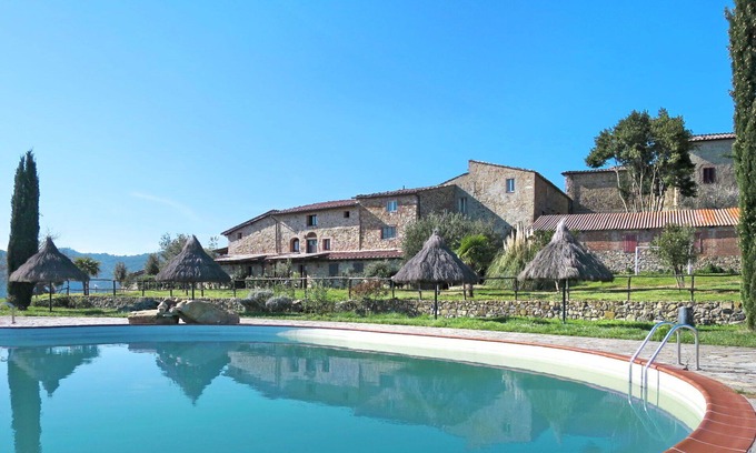 Santo Villa | Lovely apartment in villa for 4 guests with pool, A/C, patio, pets allowed and panoramic view