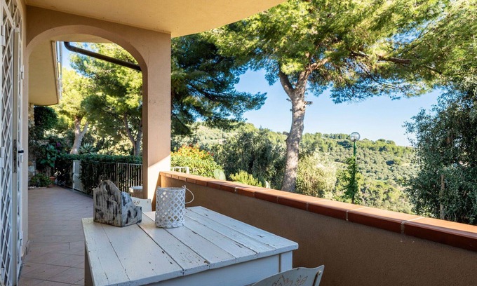 Diano Castello Apartment | Lovely apartment for 5 guests with terrace, pets allowed and parking