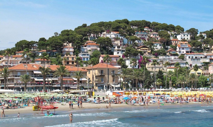 Marina di Andora Apartment | Lovely apartment for 4 people with A/C, WIFI, TV, balcony and pets allowed
