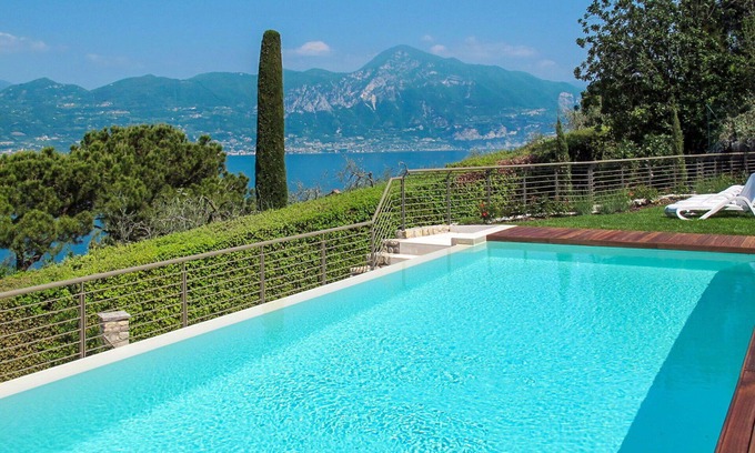 Frader Apartment | Lovely apartment for 4 guests with A/C, WIFI, pool, TV, terrace and parking