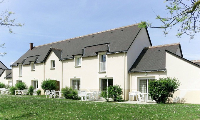 Azay-le-Rideau House | Lovely apartment in villa for 4 people with pool, WIFI, TV, terrace and pets allowed