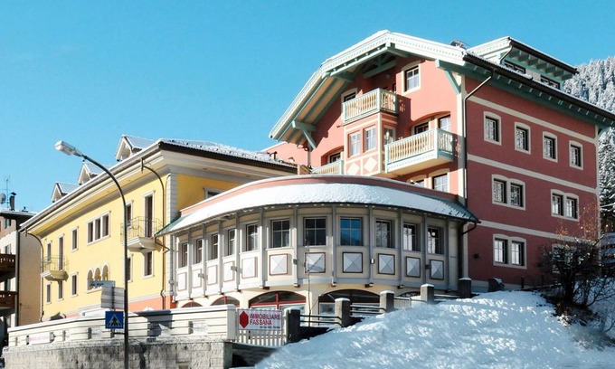 San Giovanni di Fassa Apartment | Lovely apartment for 6 people with WIFI, TV, balcony and parking