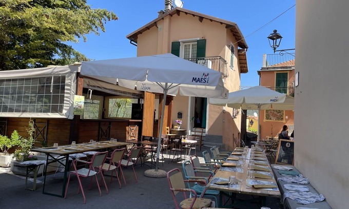 Valloria House | Lovely apartment in villa for 4 guests with WIFI, TV, patio and pets allowed