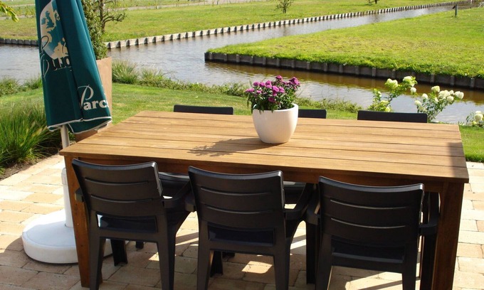 West-Graftdijk House | Lovely apartment in villa for 6 people with WIFI, TV, terrace and parking