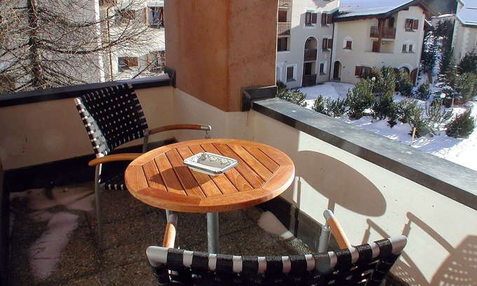 Sils-Maria Apartment | Lovely apartment for 6 people with WIFI, TV, balcony and pets allowed