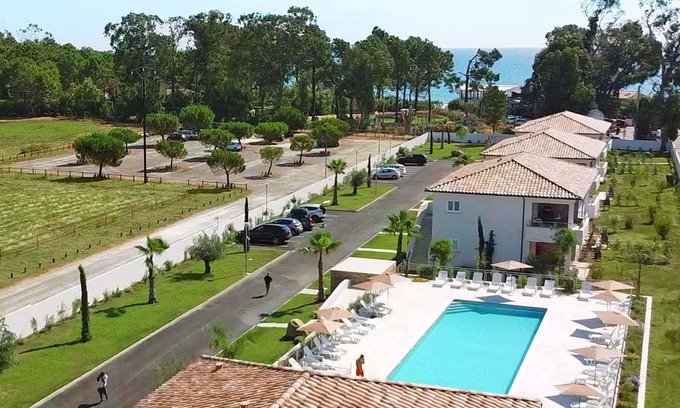Ghisonaccia Apartment | Lovely apartment for 6 guests with WIFI, pool, A/C, TV, terrace and pets allowed