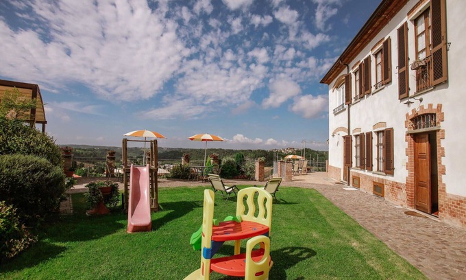 Cossombrato Apartment | Lovely apartment for 4 guests with A/C, WIFI, pool, TV, patio and pets allowed