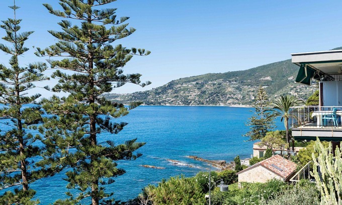 Ospedaletti Apartment | Lovely apartment for 4 guests with A/C, balcony, pets allowed and parking