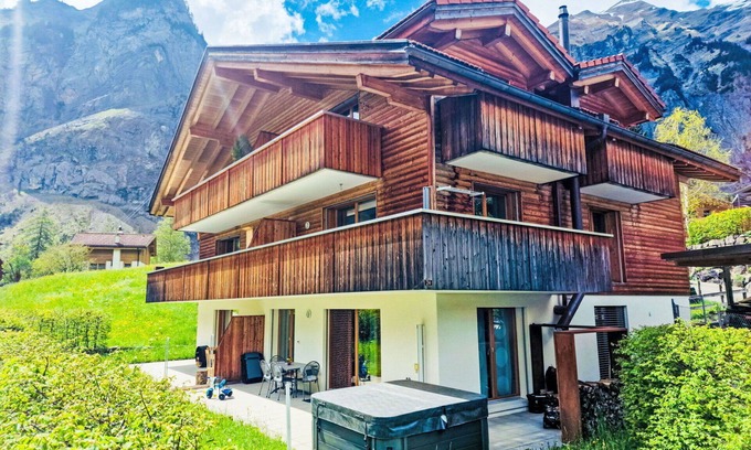 Blausee Apartment | Lovely apartment for 3 guests with WIFI, hot tub, TV, terrace, panoramic view and parking
