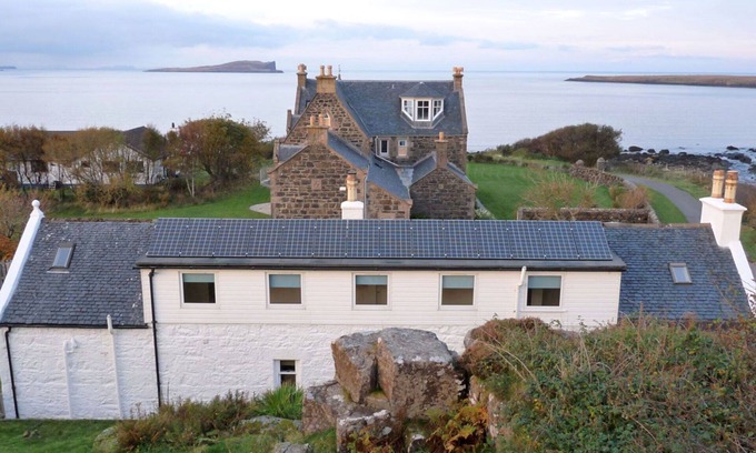 Staffin Apartment | Lovely apartment for 2 guests with WIFI, TV and parking