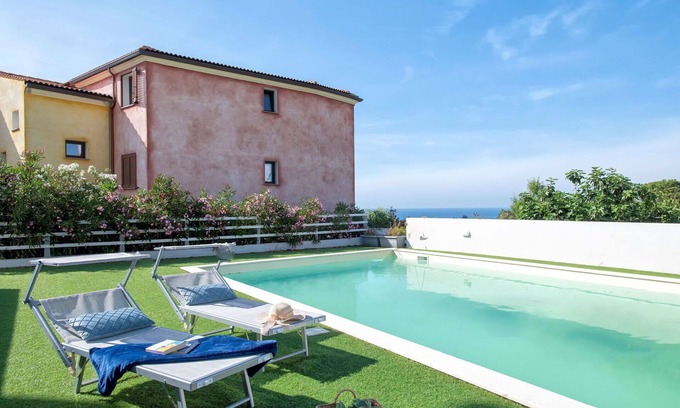 La Muddizza Apartment | Lovely apartment for 5 people with A/C, WIFI, pool, TV, patio and parking