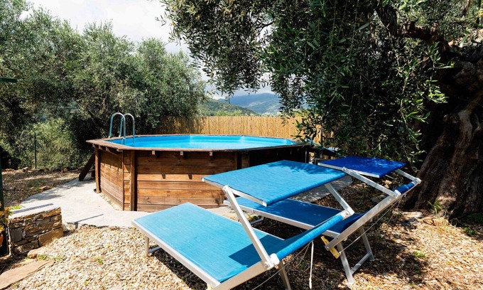 Civezza Apartment | Lovely apartment for 10 people with WIFI, pool, patio and pets allowed
