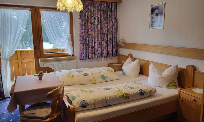 Kappl Apartment | Lovely apartment for 11 people with WIFI, TV, balcony and pets allowed
