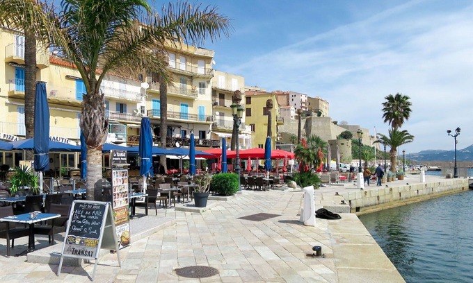 Calvi Apartment | Lovely apartment for 2 people with A/C, pool, WIFI and terrace
