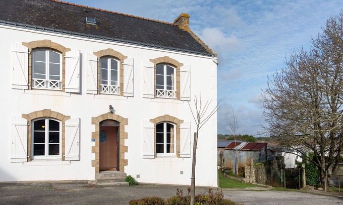 Carnac Apartment | Lovely apartment for 2 people with WIFI, TV, patio and pets allowed