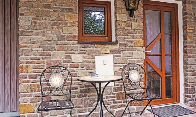 Imst Apartment | Lovely apartment for 2 people with WIFI, TV and patio
