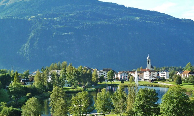 Laax Apartment | Lovely apartment for 3 guests with WIFI, pool, TV, balcony, pets allowed, panoramic view and par.