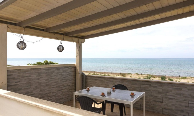Torvaianica Apartment | Lovely apartment for 3 people with A/C, TV and terrace