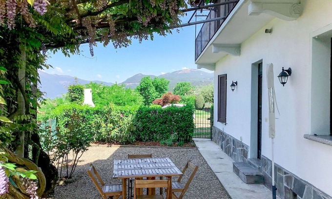 Luino Apartment | Lovely apartment for 3 people with WIFI, TV and patio