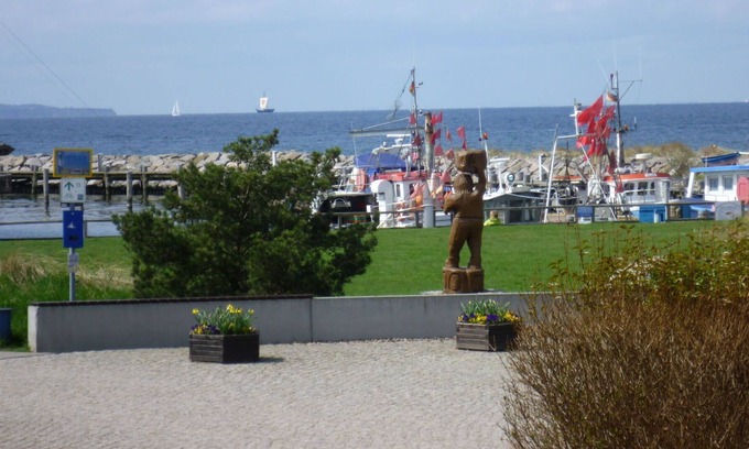 Gollwitz Apartment | Lovely apartment for 4 guests with WIFI, TV, balcony and parking