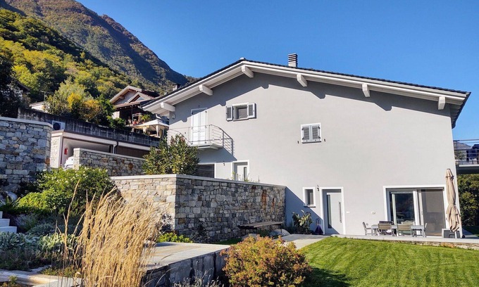 Samolaco Apartment | Lovely apartment for 4 guests with A/C, WIFI, TV and patio