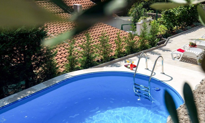 Medveja Apartment | Lovely apartment for 4 people with A/C, pool, WIFI and terrace