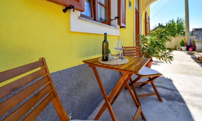 Sveti Juraj Apartment | Lovely apartment for 4 people with WIFI, A/C, TV and terrace