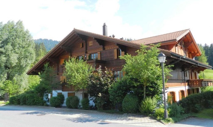 Saanenmoeser Apartment | Lovely apartment for 4 people with WIFI, balcony and parking