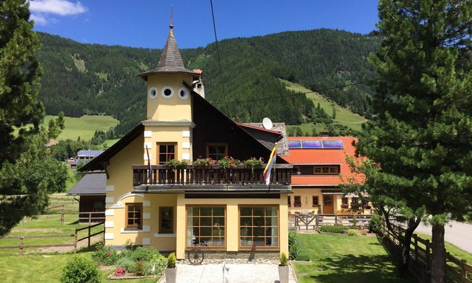 Gnesau Apartment | Lovely apartment for 5 people with hot tub, WIFI, TV, patio and pets allowed