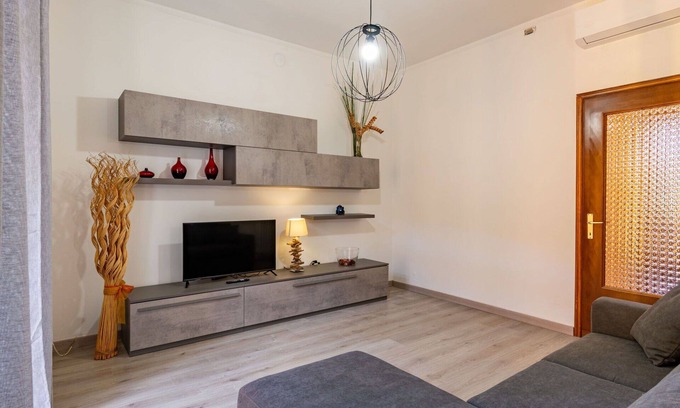 Vendrogno Apartment | Lovely apartment for 5 guests with WIFI, A/C and balcony