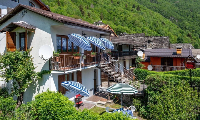 Calasca-Castiglione Apartment | Lovely apartment for 5 guests with WIFI, TV and pets allowed