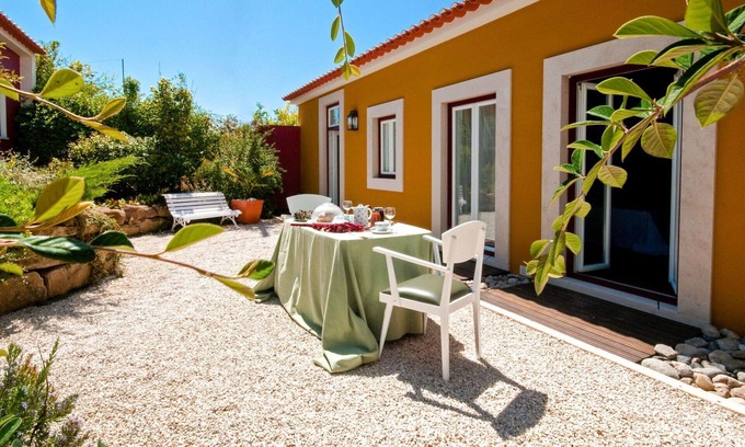 Alcobaca Apartment | Lovely apartment for 5 people with WIFI, A/C, TV and terrace