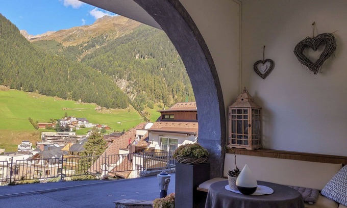 Ischgl Apartment | Lovely apartment for 6 guests with WIFI, TV, balcony, pets allowed and parking