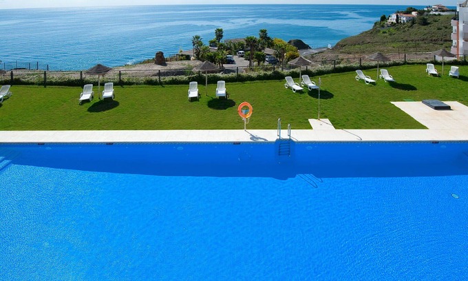 Torrox Costa Apartment | Lovely apartment for 6 people with A/C, WIFI, pool, TV, terrace and pets allowed
