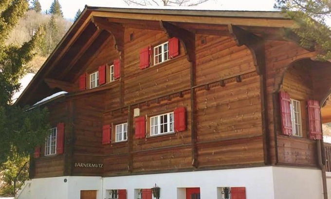 Lenk Apartment | Lovely apartment for 6 guests with WIFI, TV, balcony, pets allowed and parking