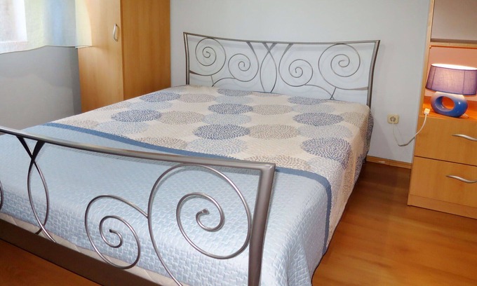 Mirce Apartment | Lovely apartment for 6 people with A/C, WIFI, TV and balcony