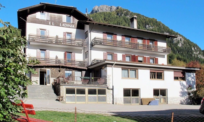 Moena Apartment | Lovely apartment for 7 people with WIFI, TV, patio and pets allowed