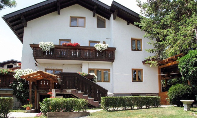 Imst Apartment | Lovely apartment for 8 guests with WIFI, TV, terrace, pets allowed and parking
