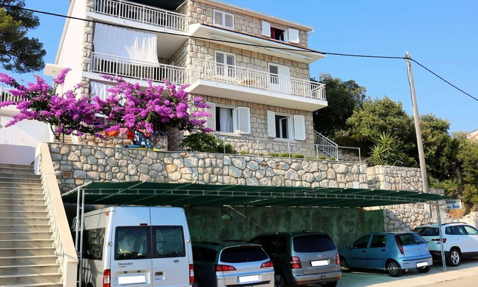Prizba Apartment | Lovely apartment for 8 guests with A/C, WIFI, TV and balcony