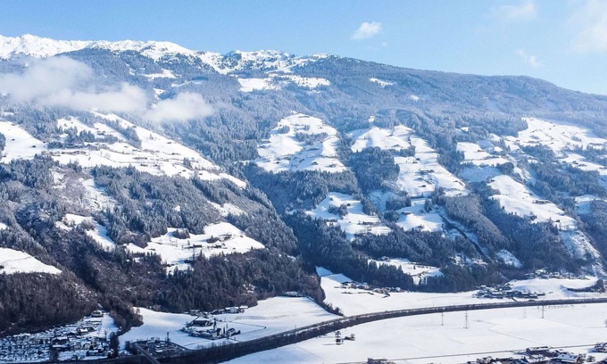 Aschau Im Zillertal Apartment | Lovely apartment for 5 guests with WIFI, TV and terrace