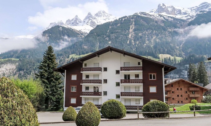 Champery Apartment | Lovely apartment for 4 people with WIFI, TV, balcony, panoramic view and parking
