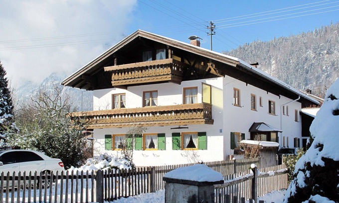 Farchant Apartment | Lovely apartment for 2 guests with WIFI, TV, terrace and parking