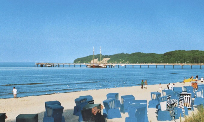 Prora Apartment | Lovely apartment for 6 people with pool, WIFI, TV, terrace and pets allowed