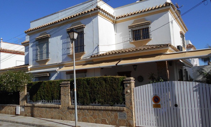 Chipiona Apartment | Lovely apartment for 4 guests with WIFI, A/C, TV, terrace and parking