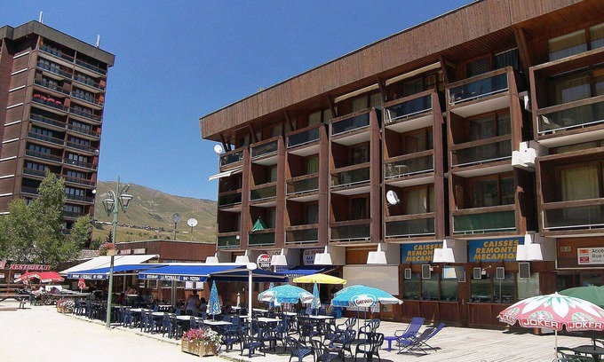 Villarembert Apartment | Lovely apartment for 8 people with pool, WIFI, TV and balcony