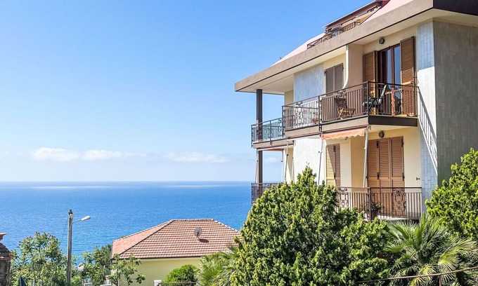 Costarainera Apartment | Lovely apartment for 3 people with pool, TV, balcony and pets allowed