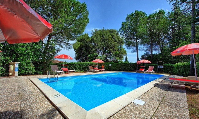 Montaione Apartment | Lovely apartment for 6 people with WIFI, pool, veranda and panoramic view, close to San Gimignano