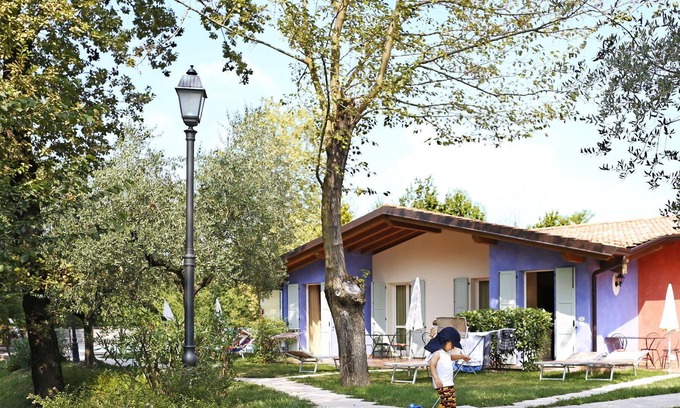 Crociale Apartment | Lovely apartment for 5 people with A/C, WIFI, pool, TV, balcony, pets allowed and parking