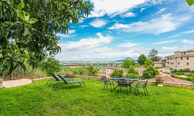 Stigliano Apartment | Lovely apartment for 3 people with WIFI, TV, patio, pets allowed and panoramic view